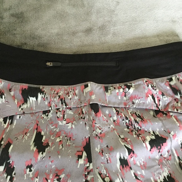 NWT Lululemon Speed Up LR Short 2.5” lined - Picture 6 of 12